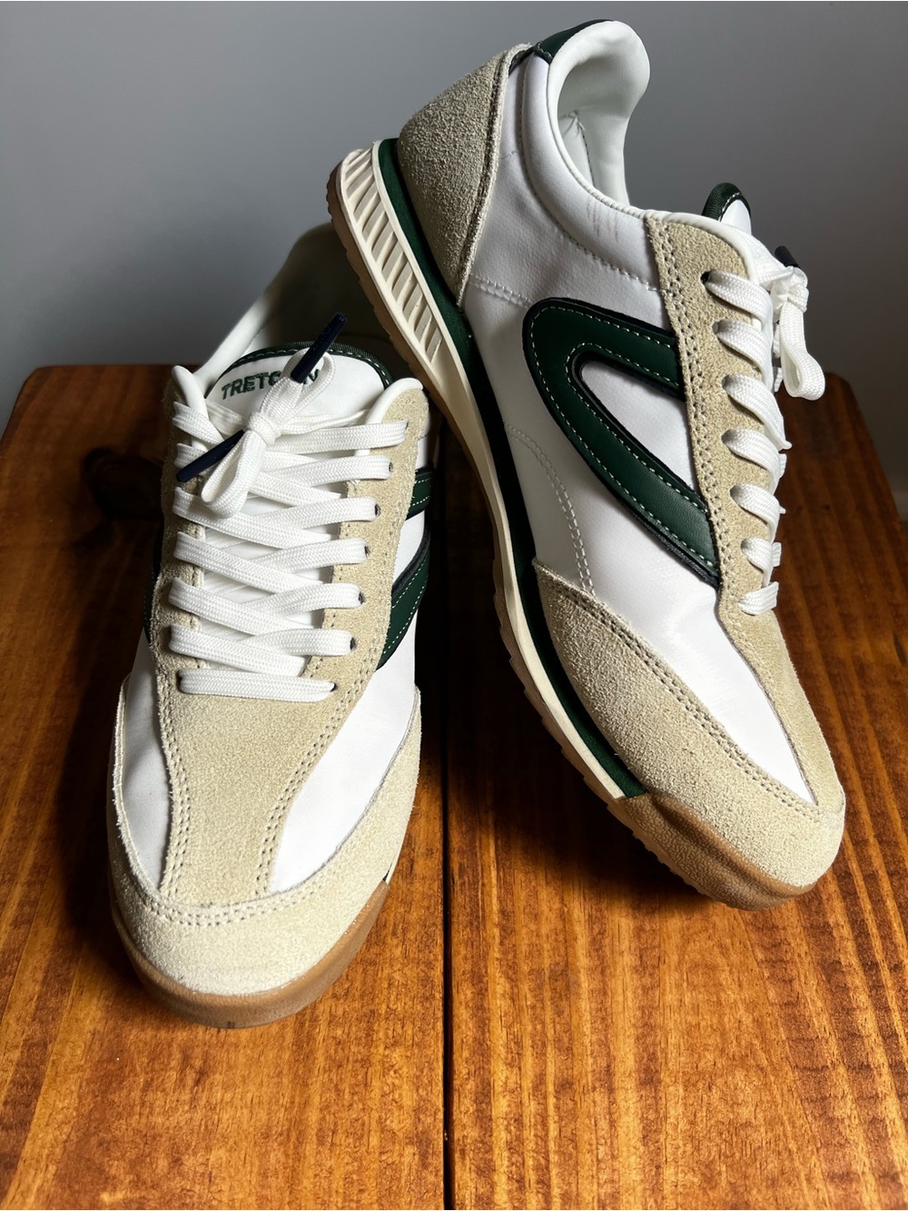 Classic Runner Women’s Sneakers - White & Green